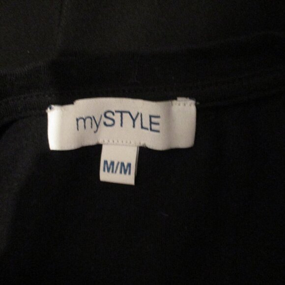 Keep Calm and Mom On Tee 🖤✨ (Size M) - Picture 4 of 4